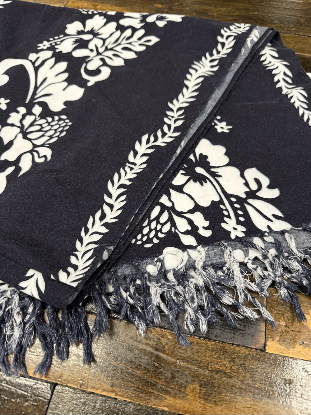 Koko Knot Dark Navy & White Hibiscus Tropical Sarong Wrap Scarf Rayon Fringe
